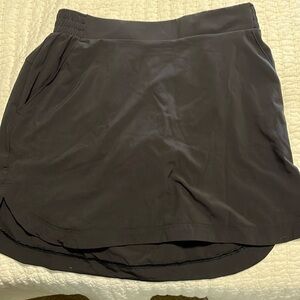 Back pocket and two front pocket skirts